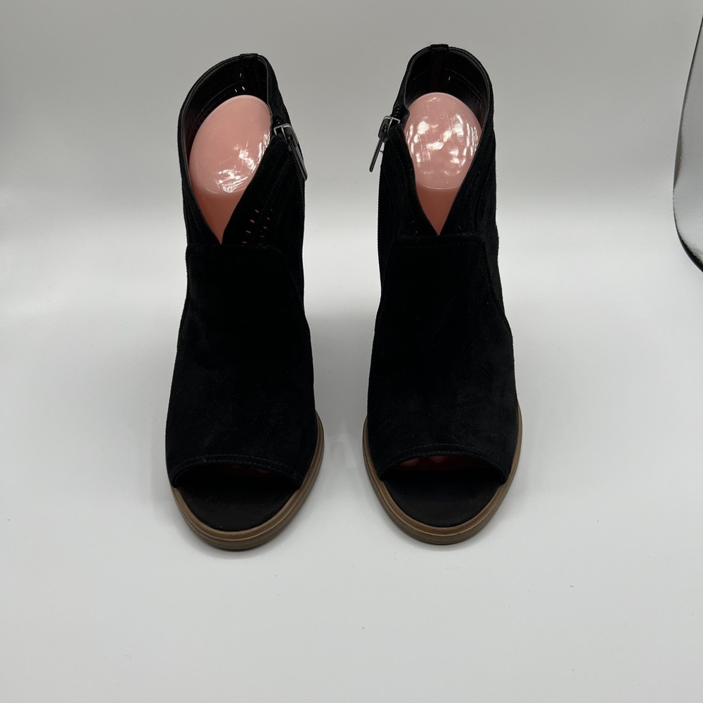 VINCE CAMUTO KORAL BOOTIES WITH A PEEP OPEN TOE And Zipper In BLACK - SIZE 10 - Picture 3 of 13